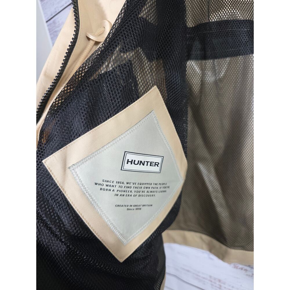 Hunter Women's Beige Hooded Utility Rain Jacket Cinched Wasit Mesh Lined Large - Picture 4 of 7